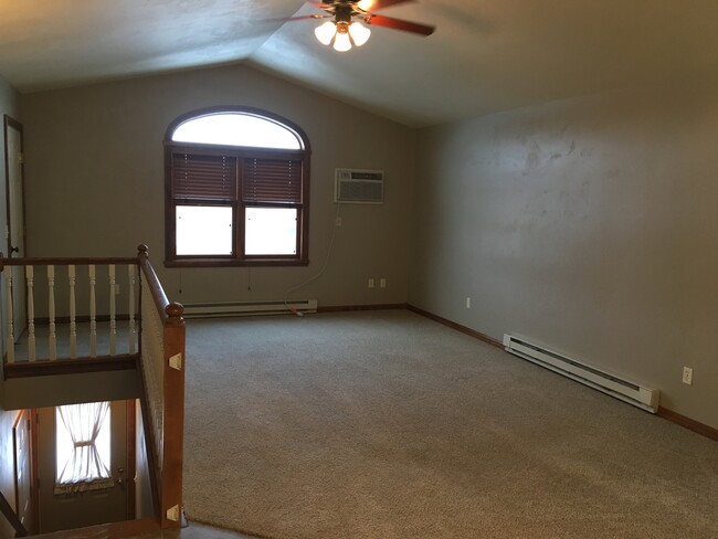1053 W Florida Ave in Little Chute, WI - Building Photo - Building Photo