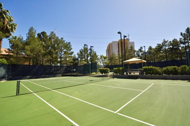 220 W Flamingo Rd in Las Vegas, NV - Building Photo - Building Photo