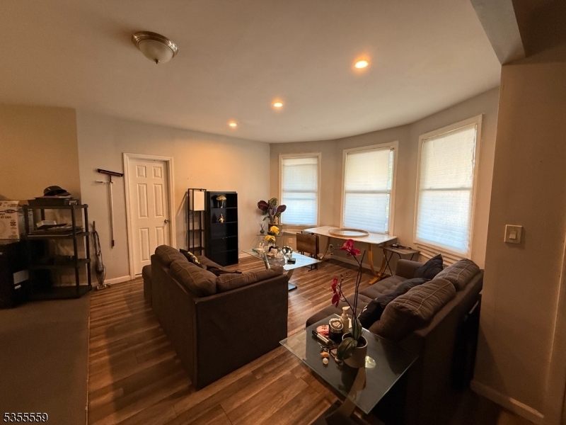 25 Treacy Ave in Newark, NJ - Building Photo