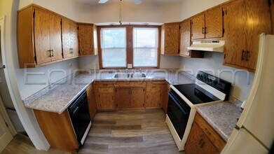 1112 Maplewood Dr NE in Cedar Rapids, IA - Building Photo - Building Photo
