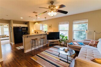 1501 Justin Ln in Austin, TX - Building Photo - Building Photo