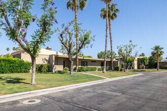 The Rose Garden in Palm Springs, CA - Foto de edificio - Building Photo