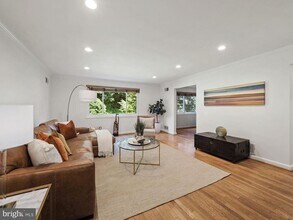 5343 Pooks Hill Rd in Bethesda, MD - Building Photo - Building Photo