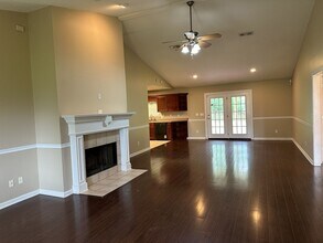 300 Lakeshore Dr in Midway, GA - Building Photo - Building Photo