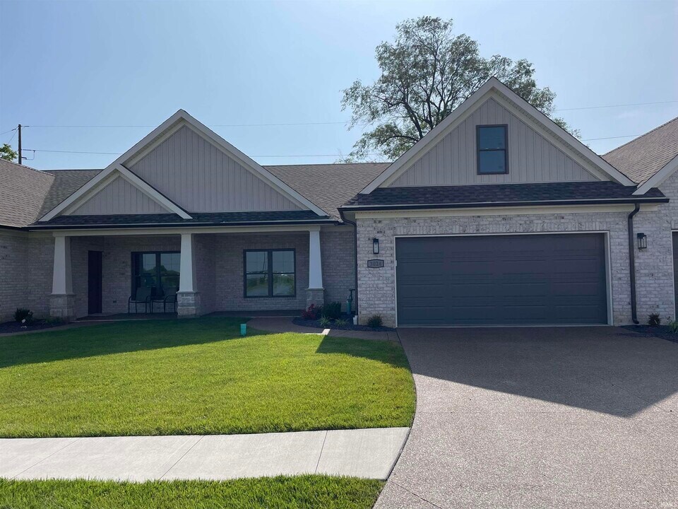 3024 White Oak Trl in Newburgh, IN - Building Photo