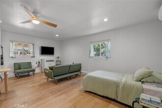 19539 Gault St in Los Angeles, CA - Building Photo - Building Photo