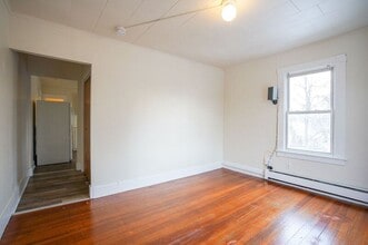 70 Maple St in Chicopee, MA - Building Photo - Building Photo