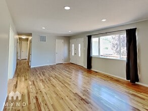 3450 Pierremont Rd in Reno, NV - Building Photo - Building Photo