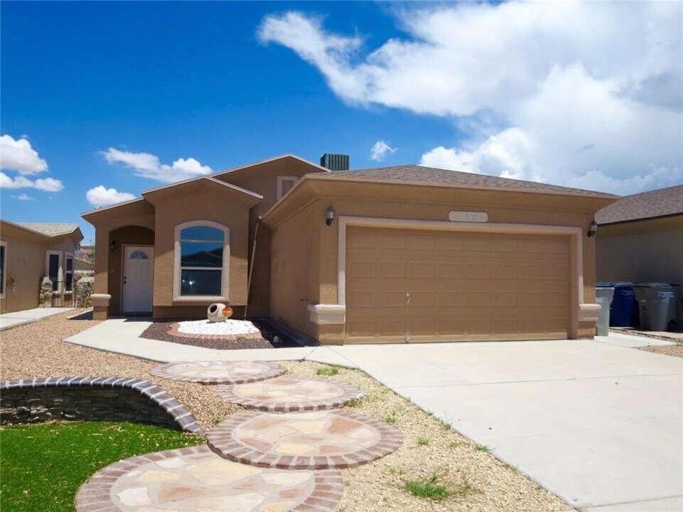 14209 North Point Ave in El Paso, TX - Building Photo