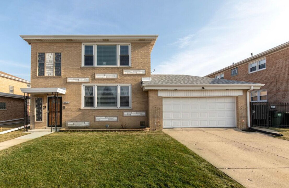 8735 N Wisner St in Niles, IL - Building Photo