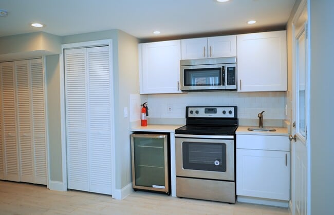 property at 1712 Fort Davis St SE