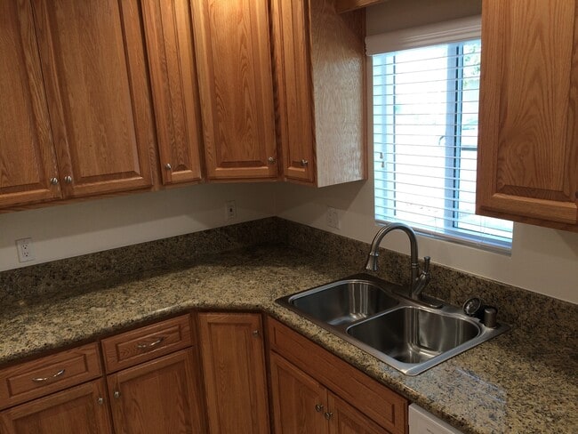 6136 Coldbrook Ave in Lakewood, CA - Building Photo - Building Photo