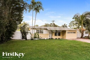 6100 Harding St in Hollywood, FL - Building Photo