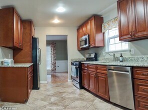 6 Whitehead Rd in Bridgewater, NJ - Building Photo - Building Photo