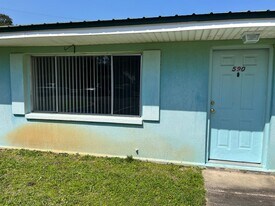 590 Florosa Ct in Mary Esther, FL - Building Photo