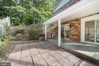 10116 Dundalk St in Fairfax, VA - Foto de edificio - Building Photo