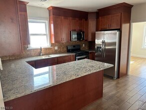 922 Kenneth Ave in Elizabeth, NJ - Building Photo - Building Photo