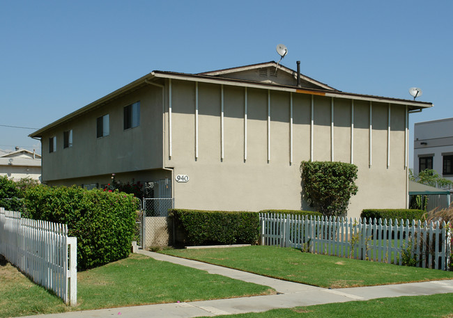 940 N Vicentia Ave in Corona, CA - Building Photo - Building Photo