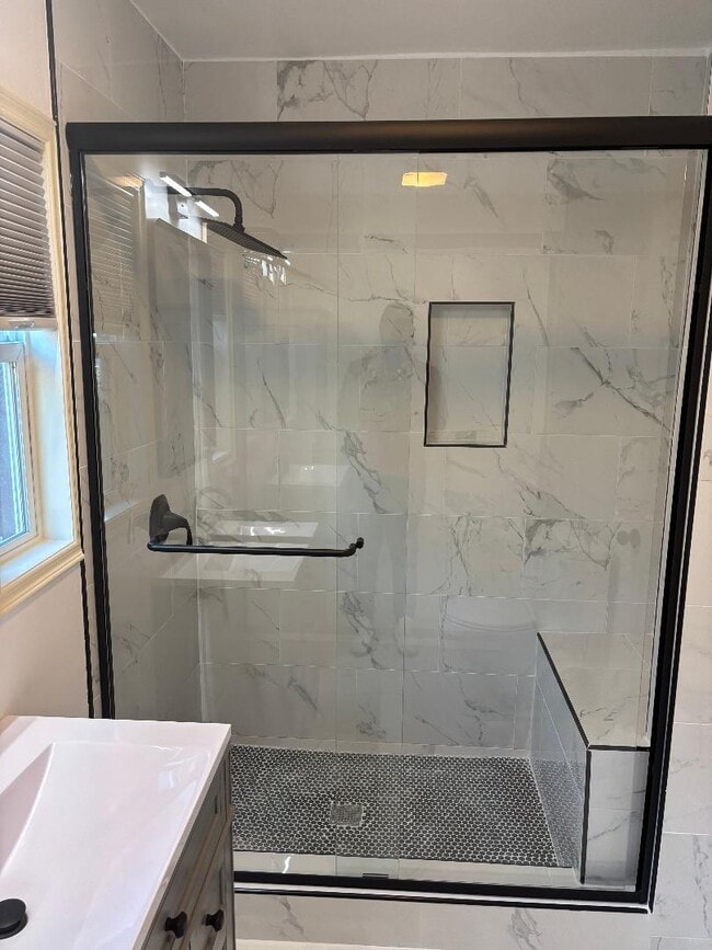 1329 S Highland Ave, Unit 1329 in Los Angeles, CA - Building Photo - Building Photo