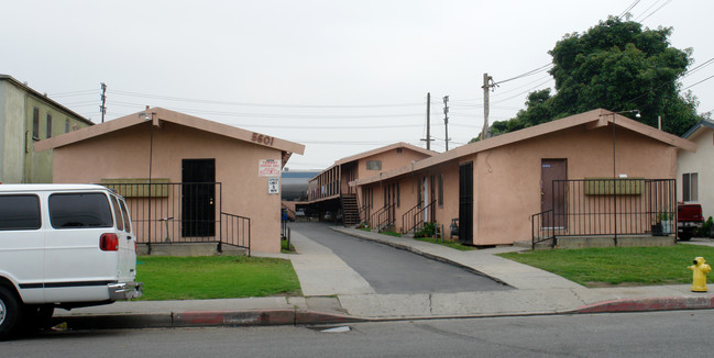 5601 Maywood Ave in Los Angeles, CA - Building Photo - Building Photo