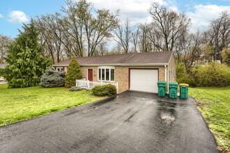 1341 Scenery Dr in Mechanicsburg, PA - Building Photo - Building Photo