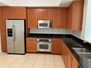 3340 NE 190th St in Aventura, FL - Building Photo - Building Photo