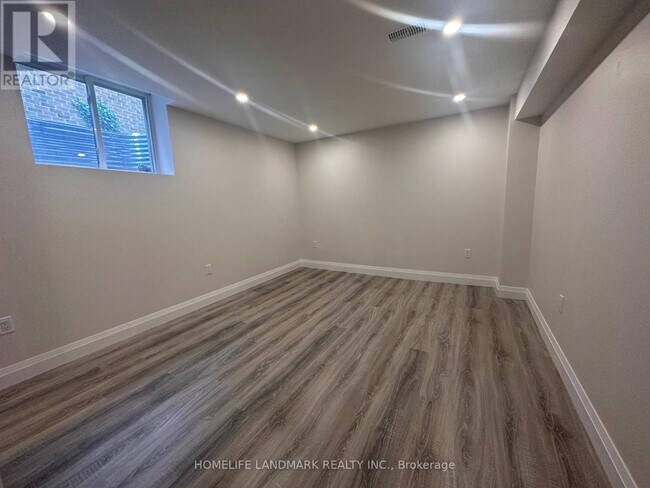 2036 Grosvenor St in Oakville, ON - Building Photo - Building Photo