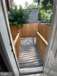 207 E Cambria St photo'