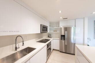 181 Crandon Blvd in Key Biscayne, FL - Building Photo - Building Photo