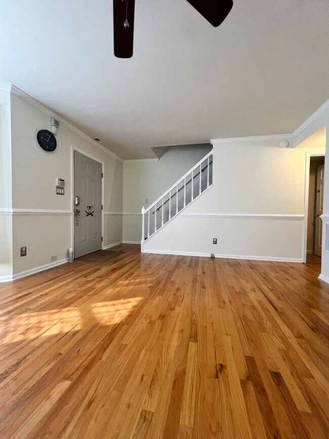 4622 Briarwood Dr in Charlottesville, VA - Foto de edificio - Building Photo