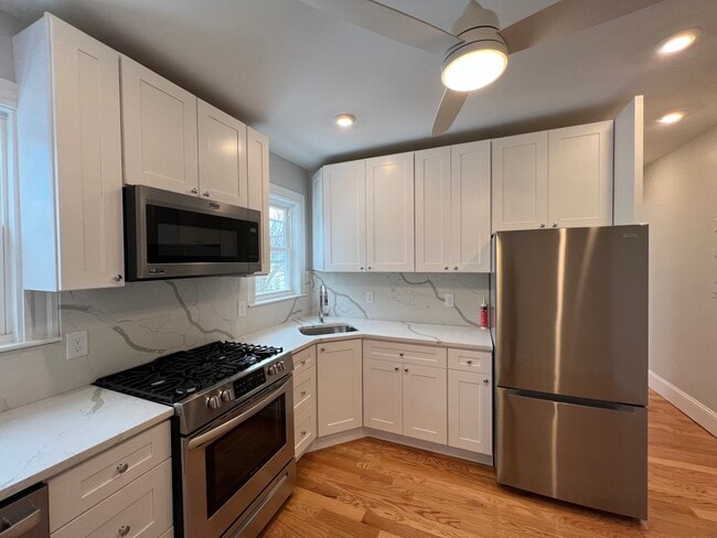 11 Burnham St, Unit 2, Unit 2