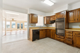2118 Edenborn Ave in Metairie, LA - Building Photo - Building Photo