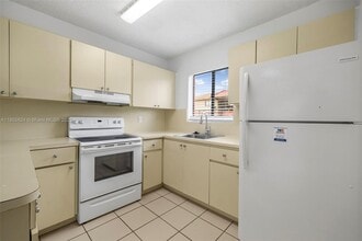 6165 W 22nd Ct in Hialeah, FL - Building Photo - Building Photo