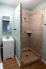 2233 S 2nd Ave, Unit Apartment C in Pocatello, ID - Foto de edificio - Building Photo
