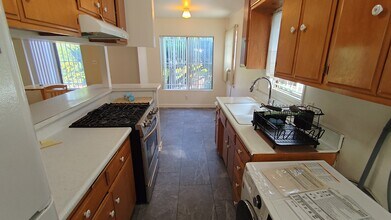 2471 Riverside Pl in Los Angeles, CA - Building Photo - Building Photo