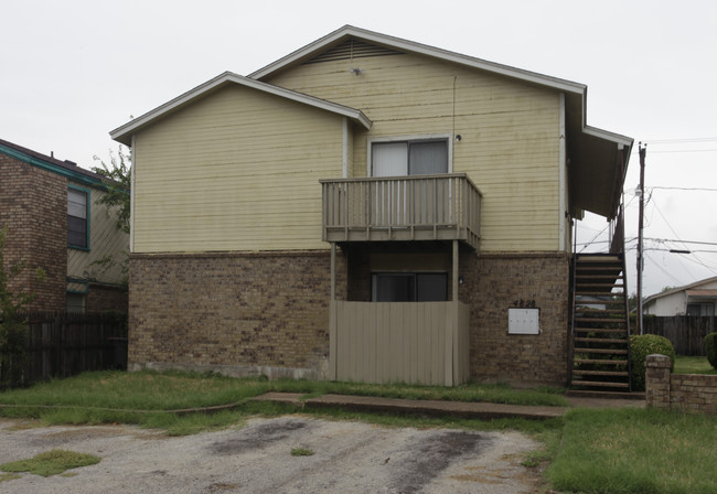 4828 Wellesley Ave in Fort Worth, TX - Building Photo - Building Photo