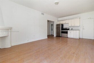 1219 Meridian Ave in Miami Beach, FL - Building Photo - Building Photo