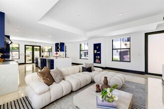 3020 McDonald St in Miami, FL - Building Photo - Building Photo