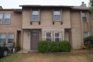 1412 Woodscape Ln in Virginia Beach, VA - Building Photo