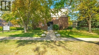 640 Grey St in Brantford, ON - Building Photo