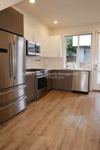 2444 NW 64th St in Seattle, WA - Building Photo - Building Photo