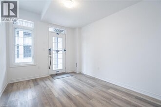 5000 Connor Dr in Beamsville, ON - Building Photo - Building Photo