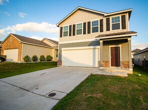 13514 Flower Pond in Saint Hedwig, TX - Building Photo - Building Photo