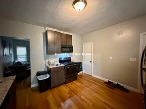109 Pleasant St, Unit 1 in Boston, MA - Building Photo - Building Photo