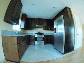 5646 La Mirada Ave in Los Angeles, CA - Building Photo - Building Photo