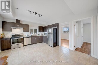 11 Chestnut St E in St Catharines, ON - Building Photo - Building Photo