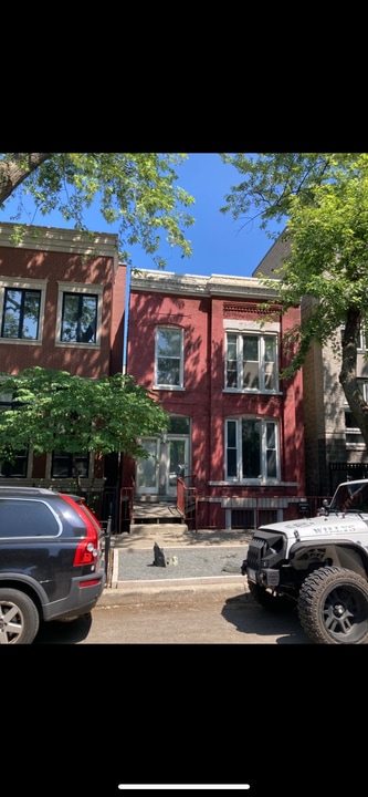 1645 N Wolcott Ave, Unit 1F in Chicago, IL - Foto de edificio