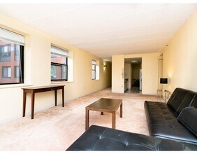 1933 Commonwealth Ave, Unit 409 in Boston, MA - Building Photo - Building Photo