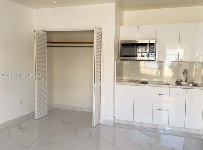 431 NW 48th Ct-Unit -3 in Miami, FL - Building Photo - Building Photo