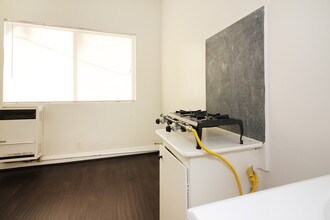 647 W 18th St-Unit -311A in Los Angeles, CA - Building Photo - Building Photo